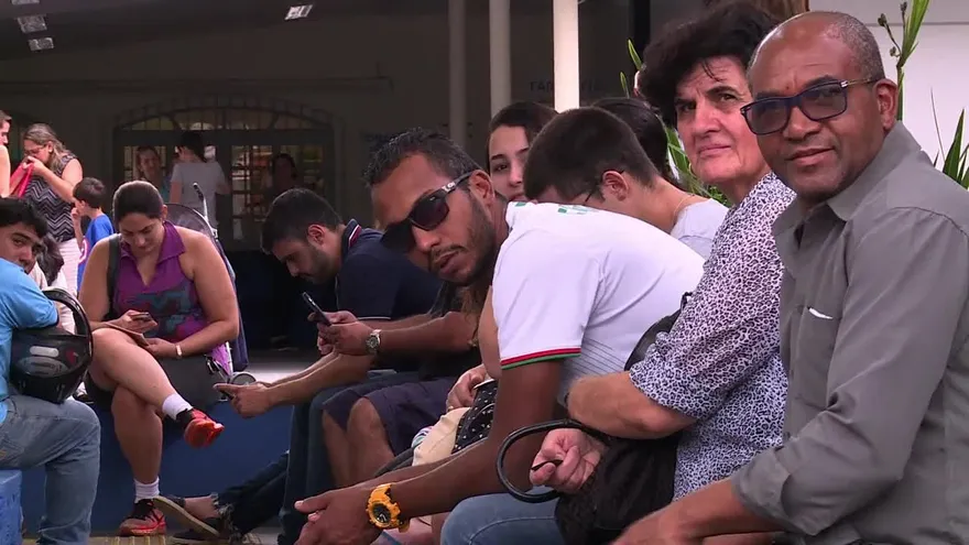 Masiva vacunación por miedo a fiebre amarilla en Brasil