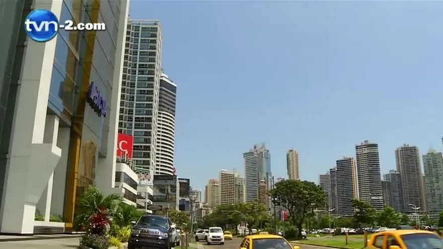 Alcalde Blandón sugiere cobrar por estacionar en la Cinta Costera