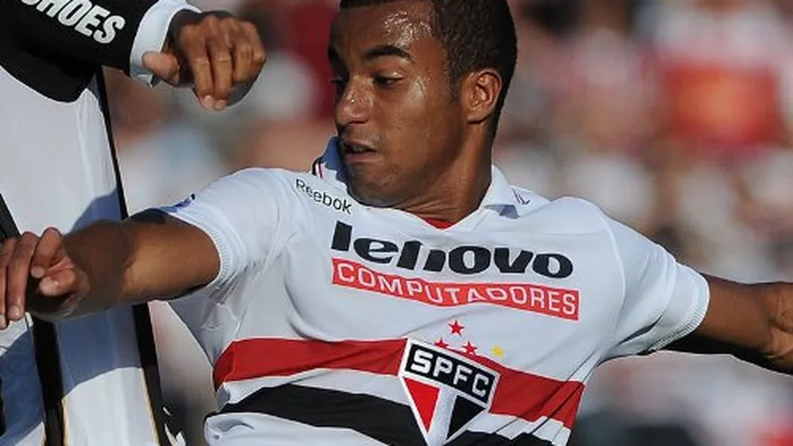 PSG adquiere al brasileño Lucas