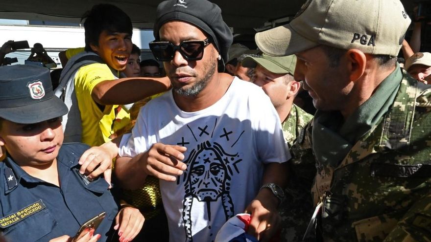 Los escándalos de Ronaldinho siguen marcando su carrera.
