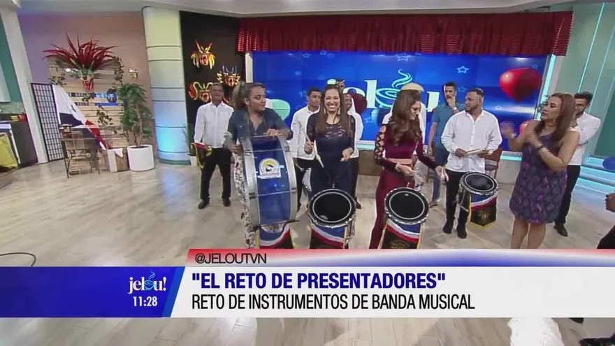 ¡Las chicas se convierten en miembros de una banda independiente!
