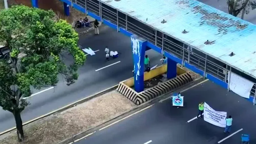 Pacientes renales cierran la vía Transístmica