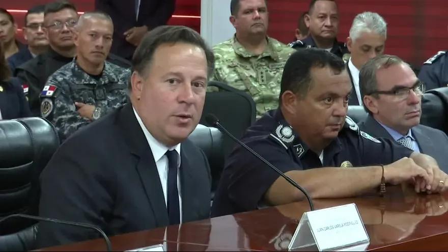 Presidente llega a la sede de la Policía Nacional y lidera reunión