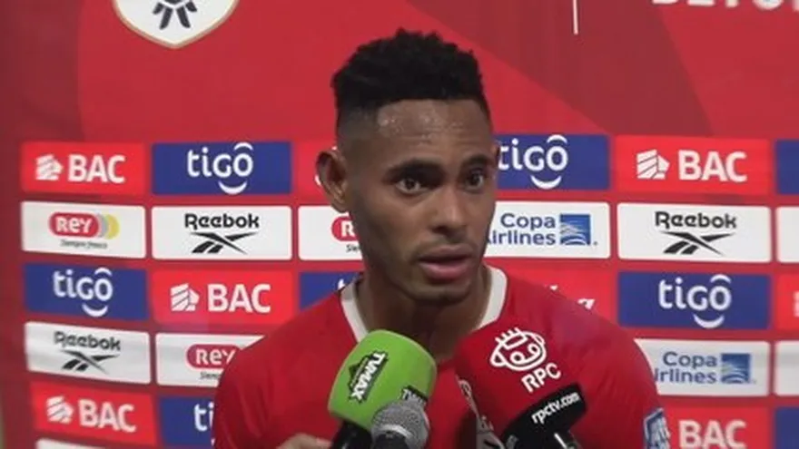 Ismael Díaz y Fidel Escobar dan declaraciones tras el empate de Panamá ante Surinam