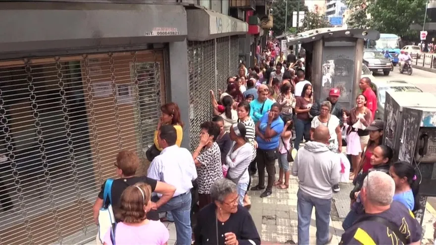 Por "Navidad feliz" gobierno venezolano ordena remates