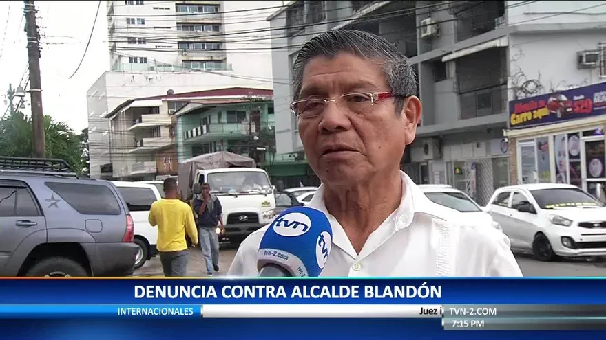 Buhoneros acusan de irregularidades al alcalde Blandón
