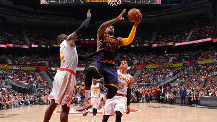 Los "Cavs" vencen a los "Hawks" 100 - 99 y clasifican a la final de conferencia