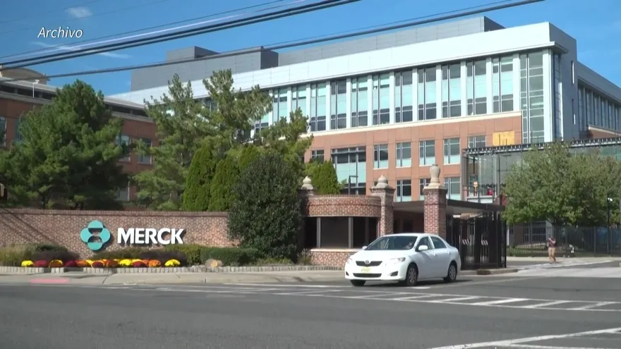 Reino Unido primer país que aprueba píldora contra el covid-19 de Merck