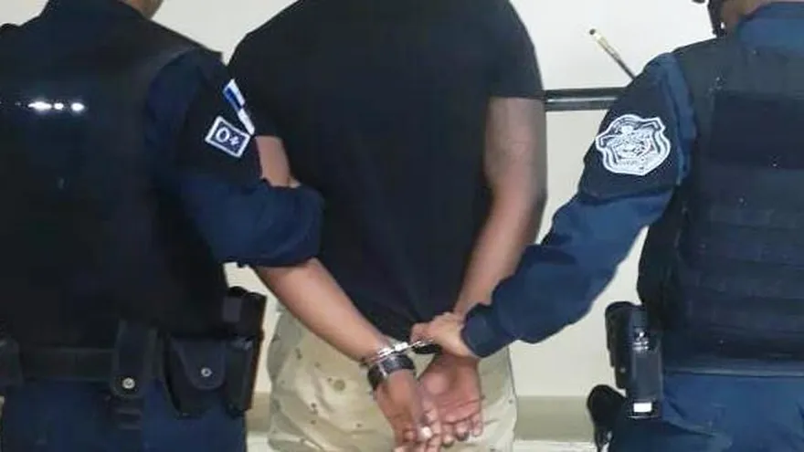 La Policía Nacional aprehendió a una persona por robo.