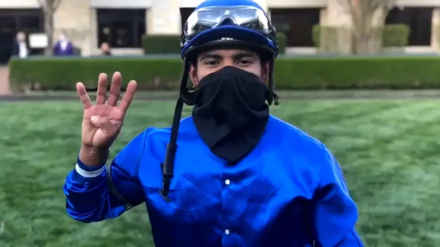 Luis Sáez, reconoce que iba un poco confiado en la carrera montando a Essential Quality