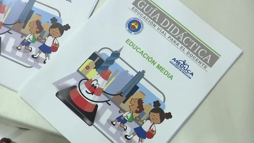 Presentan guías de educación vial
