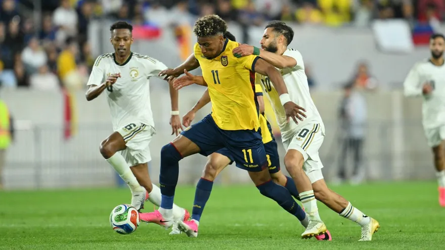 Ecuador beats Saudi Arabia 2-1 in World Cup tune-up