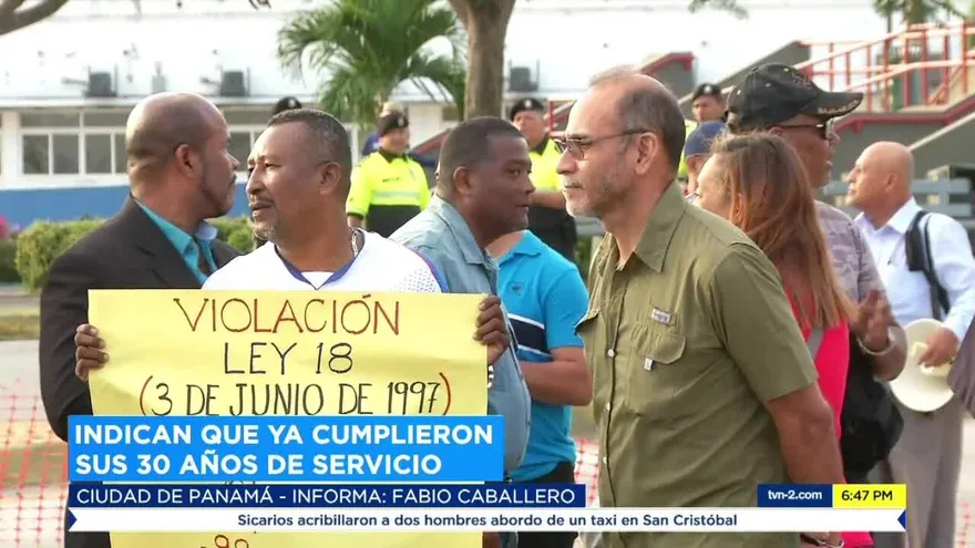 Varios policías llevan más de dos años esperando su jubilación