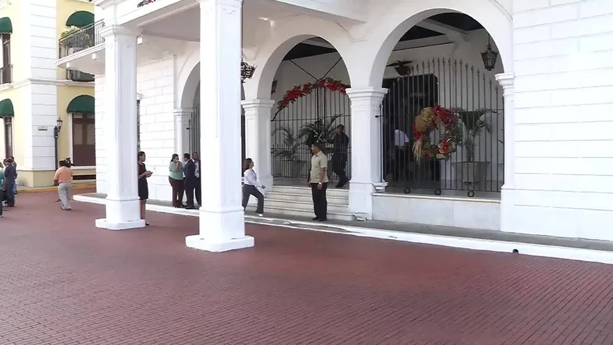 Ejecutivo evade advertencia del Procurador