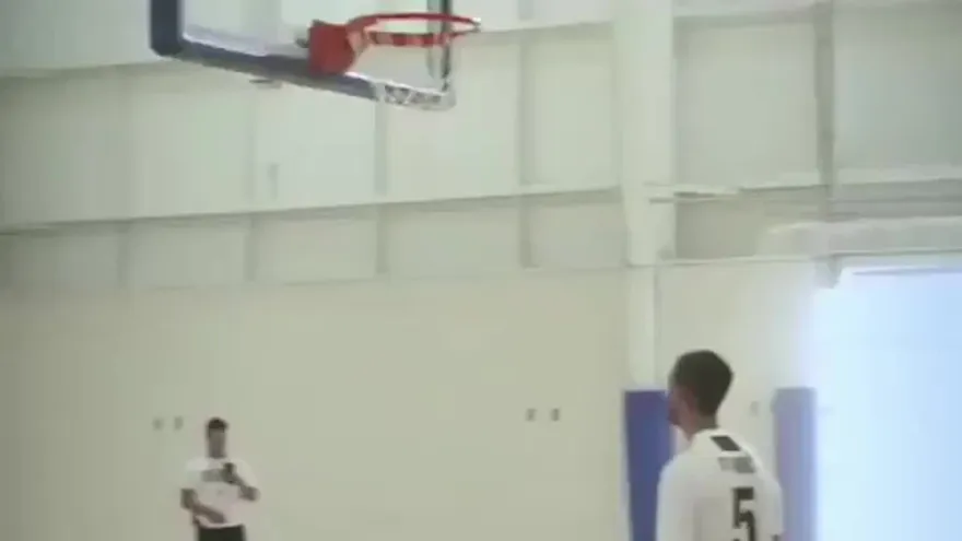 Miralem Pjanić nos muestra que no todo es fútbol