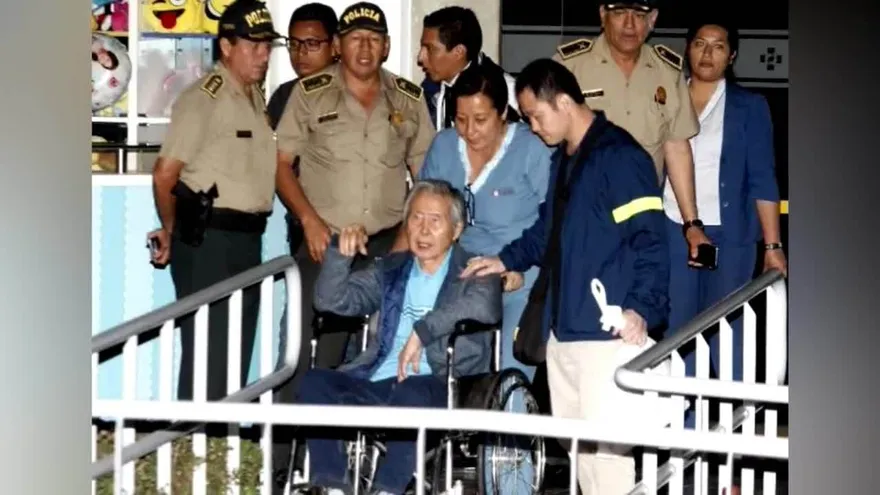 Expresidente Fujimori abandona clínica en la que estuvo internado en Lima