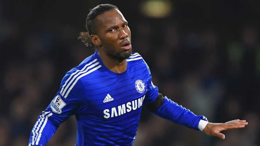 Drogba distribuye ayuda a familias afectadas por crisis del coronavirus