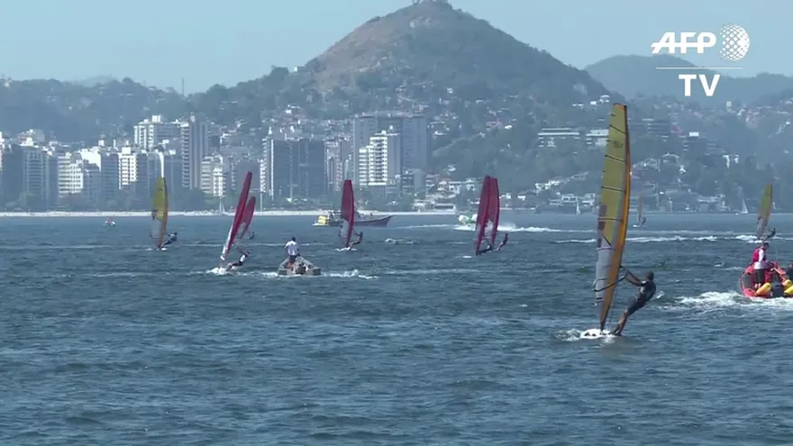 Regatistas de vela prueban el agua de Rio