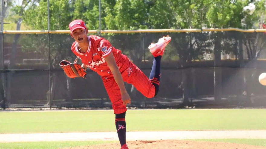 José Serva durante un entrenamiento de la Selección de Béisbol U18 por Panamá