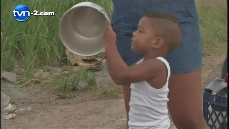 Residentes de Lluvia de Oro en Arraiján protestan exigiendo agua
