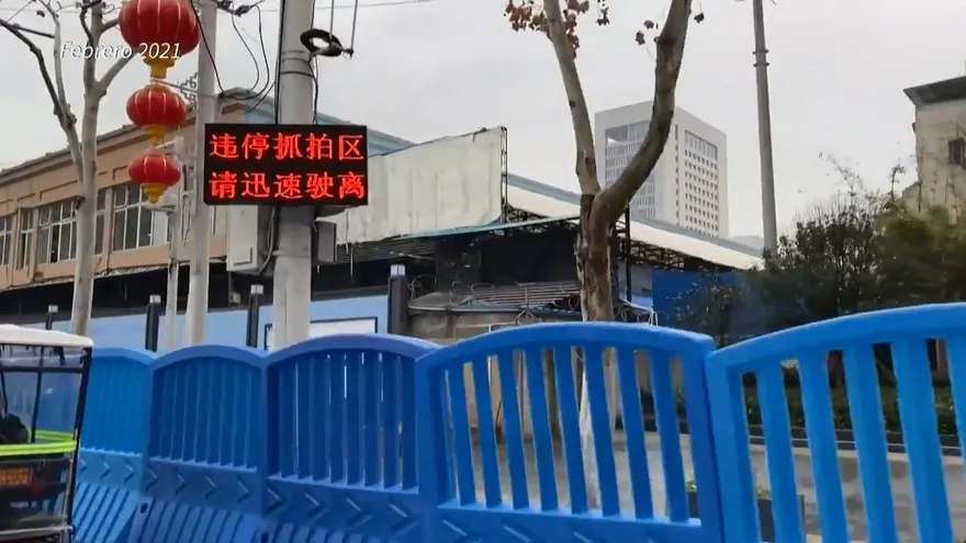 Expertos de la OMS en Wuhan no hallan pruebas del origen del virus