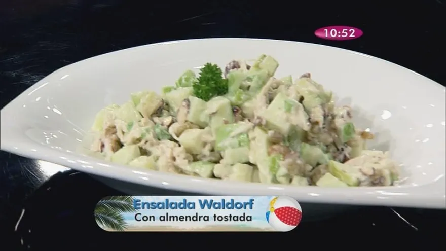 Ensalada waldorf con almendra tostada