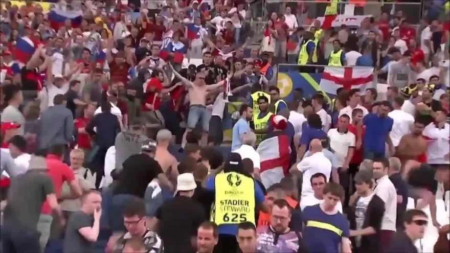 Hooligans Inglaterra-Rusia