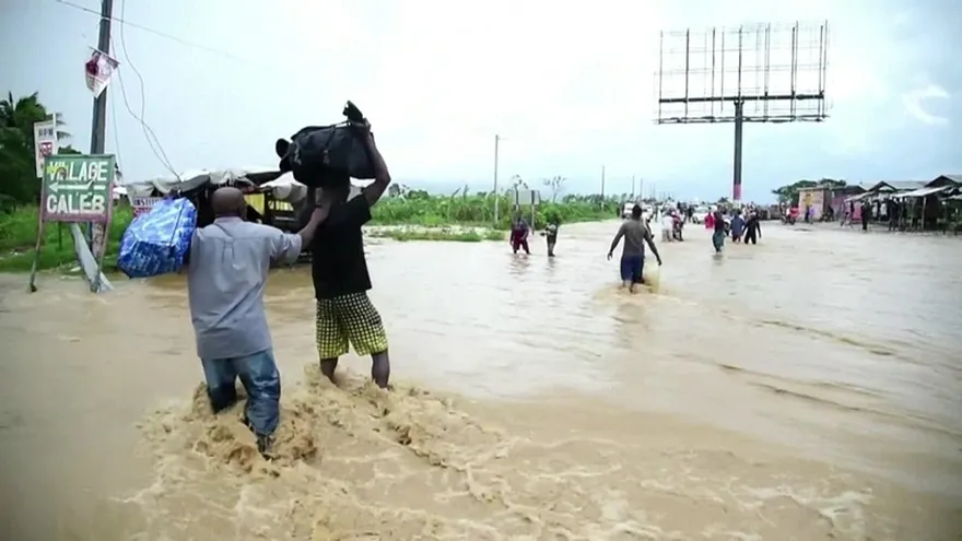 Huracán Matthew llega a Bahamas dejando muerte a su paso