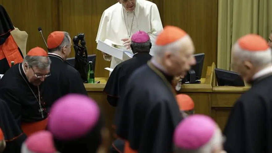 Obispos católicos votan documento sobre gays