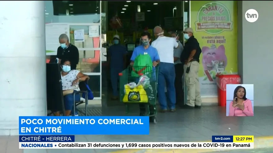 Mujeres en la provincia de Herrera tratan de realizar compras en día de hombres