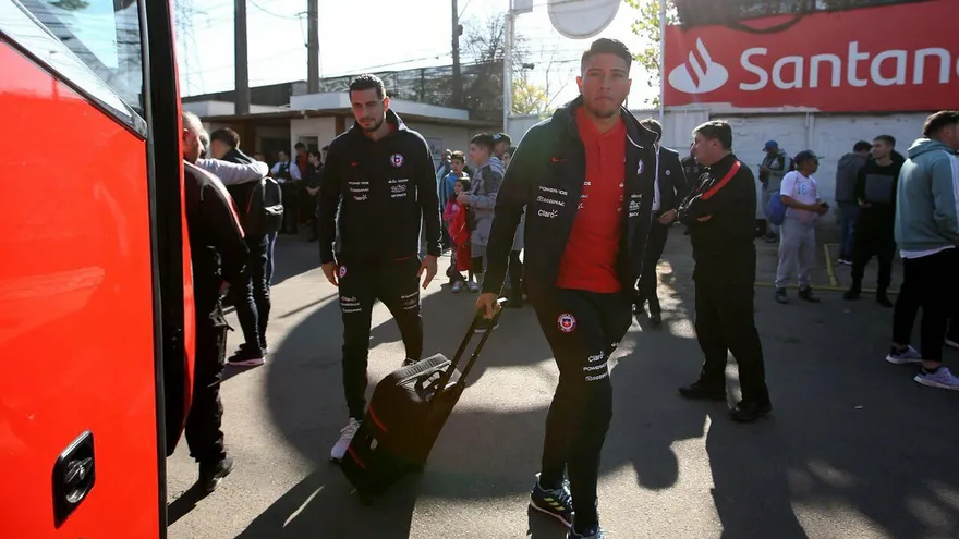 Con Sánchez aún en duda, Chile viaja a Brasil a defender el título de Copa América