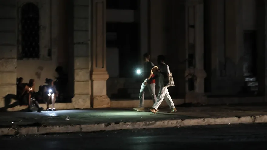 Condenan en Cuba con hasta seis años prisión a manifestantes por cacerolazos durante apagón