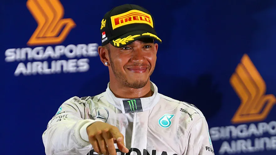 Lewis Hamilton va por el triplete en Japón
