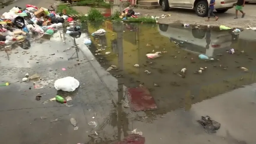 Reportan lago de basura en San Miguelito