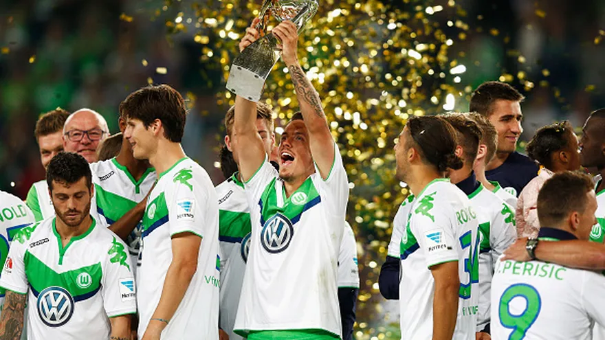 Max Kruse del Wolfsburg levanta la Supercopa