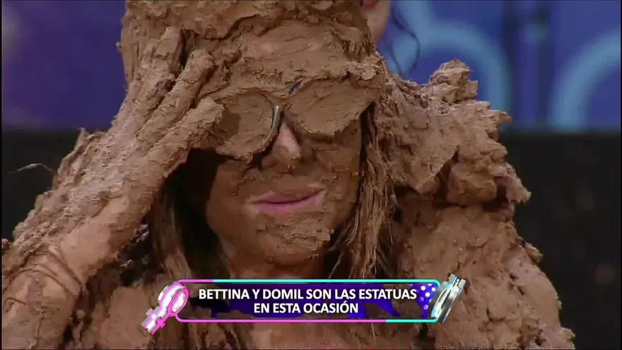 ¡Totalmente enlodados! Revive cómo Bettina y Domil, además de varios guerreros, quedaron enterrados en la tierra