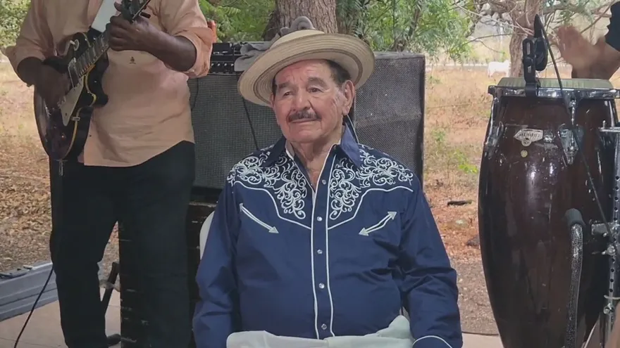 El legendario músico panameño Dorindo Cárdenas celebró sus 90 años.