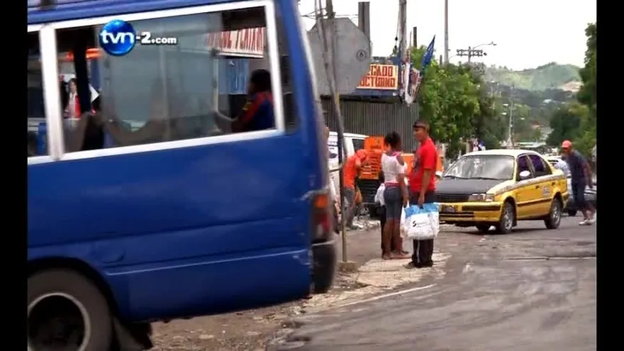 MUJERES TRABAJAN MÁS