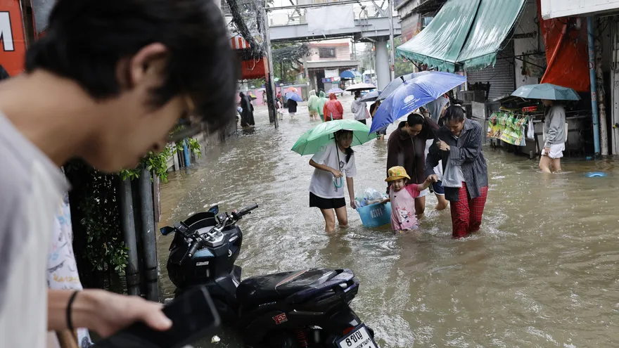 Bangkok declara el estado de desastre tras casi 48 horas de lluvias torrenciales