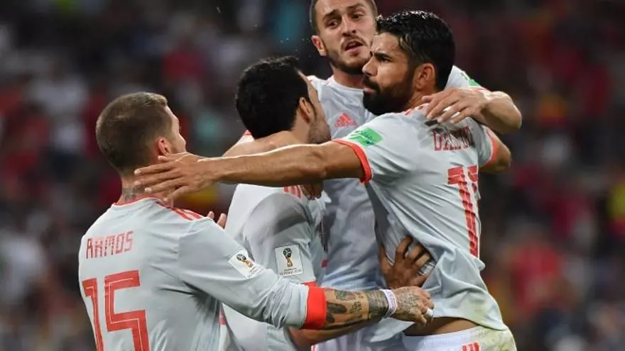Gol de Nacho Fernández. Portugal 2-3 España