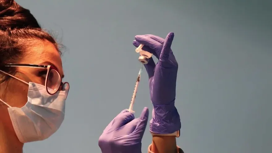 AstraZeneca defiende su vacuna anticovid tras pruebas exitosas en EEUU