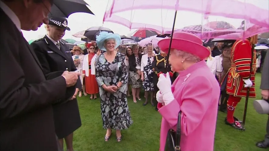 Reina Isabel captada tildando de “maleducada” a delegación china