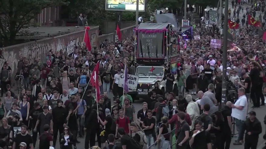 Protesta por G20 deja 76 policías heridos en Hamburgo