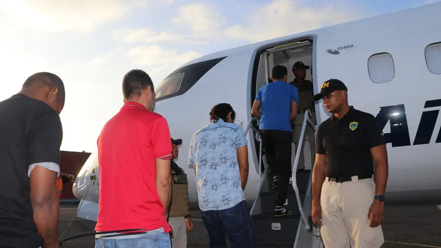 Extranjeros expulsados y deportados vinculados con delitos y actividades ilegales