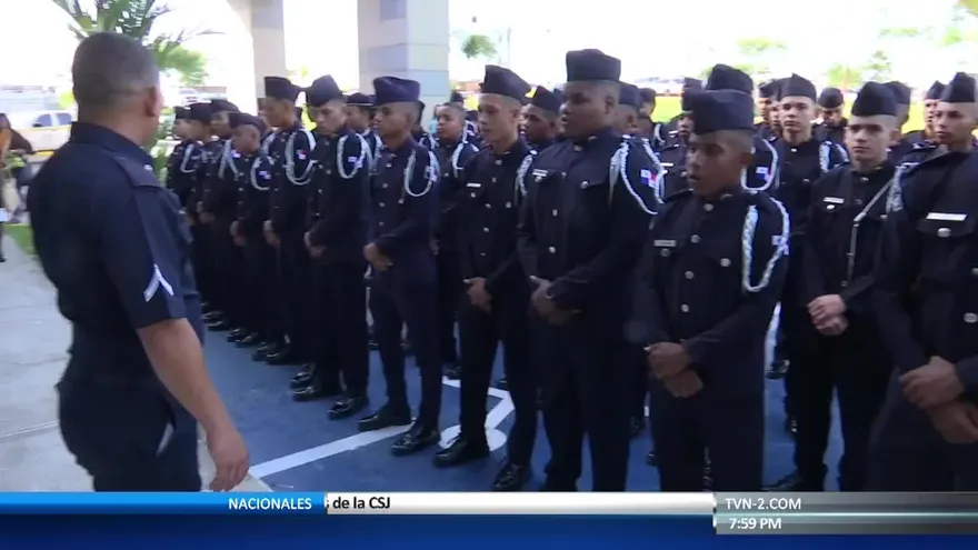 Jóvenes en riesgo social culminan su educación secundaria