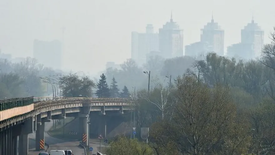 Espesa humareda y récord de contaminación en Kiev por incendio en Chernóbil