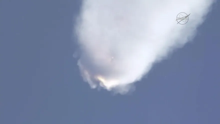 Cápsula SpaceX explota durante el despegue