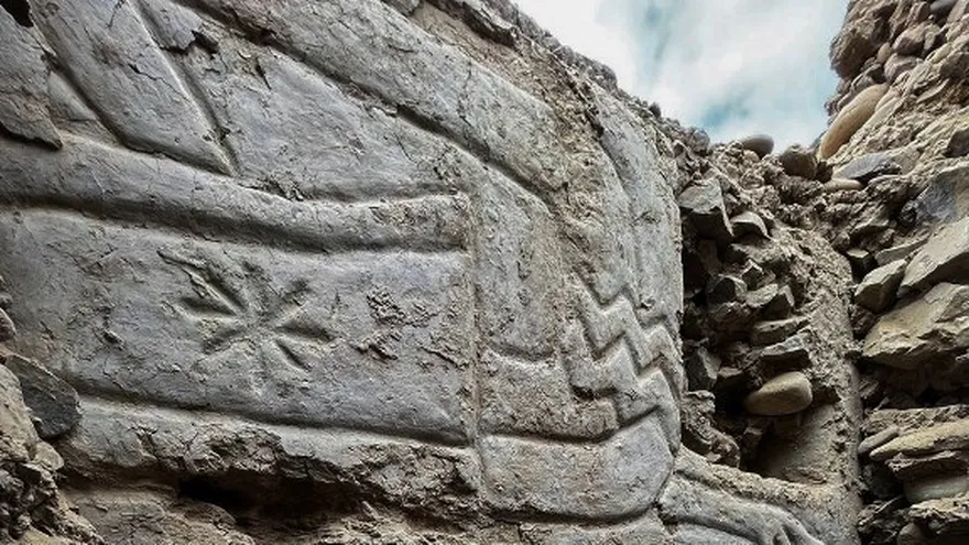 El mural prehispánico de más de 3.000 años descubierto en Perú
