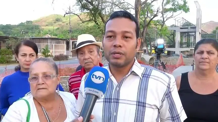 Residentes de Los Andes protestan, se oponen a construcción de complejo deportivo