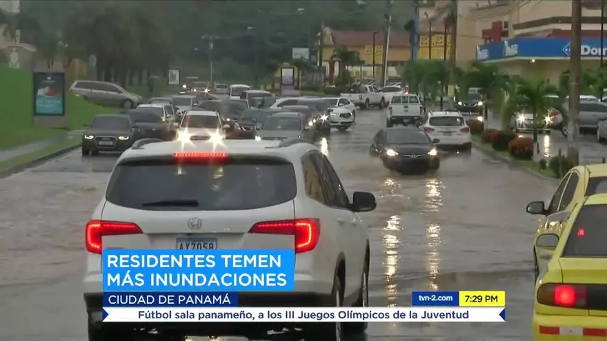 Residentes de Condado del Rey y otras áreas protestan; piden no reactivar construcciones